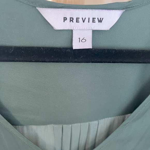 Green V-neck Top - Picture 9 of 10